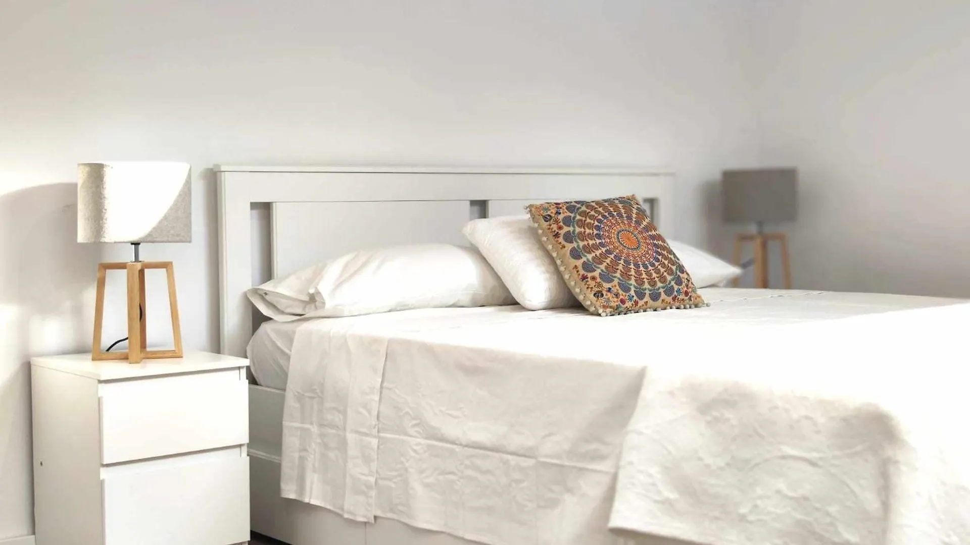 Mazi Apartments Cuba Mataró 0*,  España